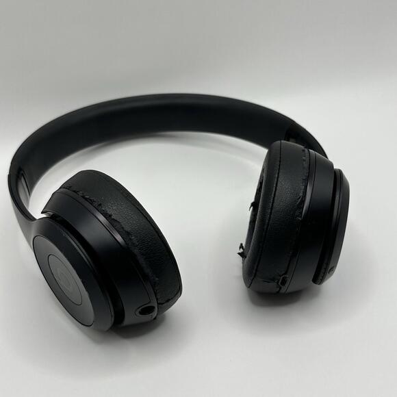 Beats by Dr. Dre Solo3 Bluetooth Wireless On-Ear Headphones - Black - Picture 3 of 9